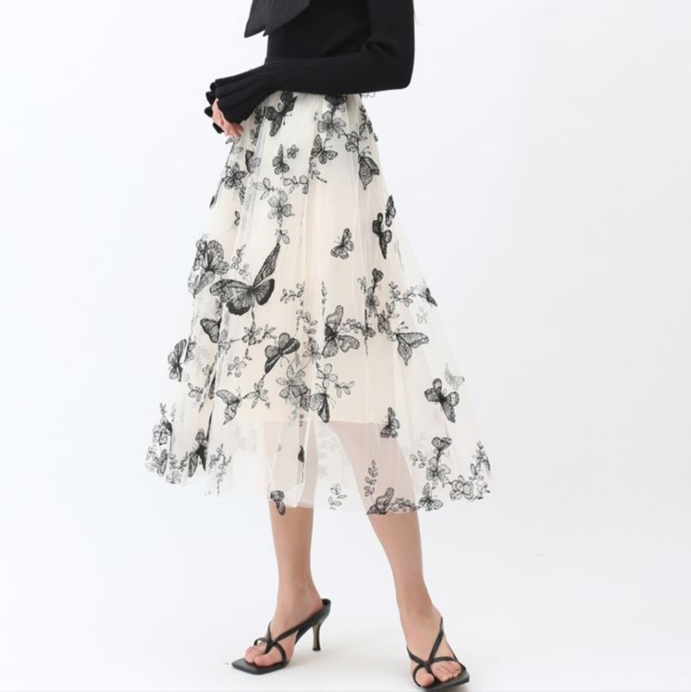 3D BUTTERFLY DOUBLE-LAYERED MESH MIDI SKIRT IN CREAM